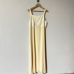 Night Way Collections Ivory Chiffon Evening Gown – Size 20